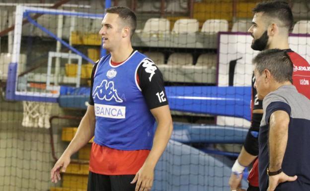 El pivote americano Andrew Donlin seguirá en el Abanca Ademar