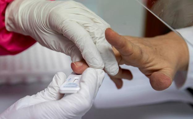 Satse estima que no se han realizado pruebas de la covid-19 ni a la mitad de sanitarios