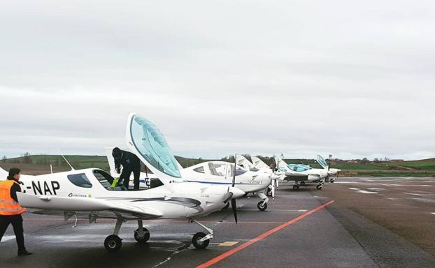 El PP de la Diputación alerta del riesgo de huida de FlybySchool si no recibe de inmediato la confirmación oficial del permiso para operar en el Aeropuerto de León