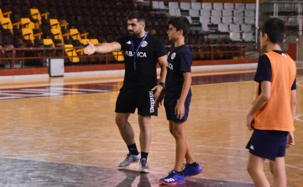 Luis Puertas se postula como ayudante de Manolo Cadenas