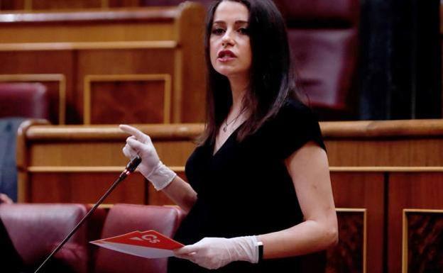 Arrimadas a Sánchez: «Estamos dispuestos a hablar, pero el Gobierno verá si quiere a ERC»