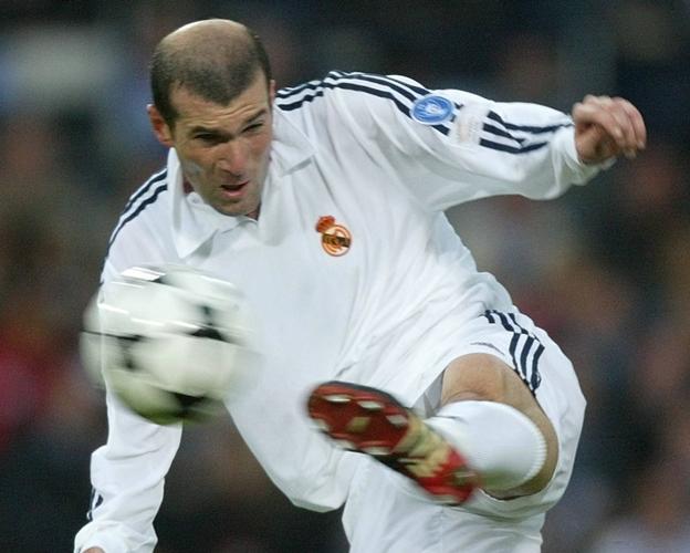 La volea de Zidane que selló la 'novena' cumple 18 años