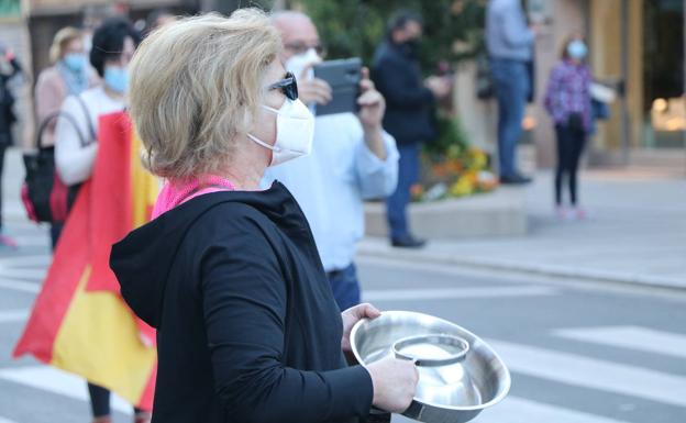 Vox León asegura que los leoneses «salieron a pasear con sus cacerolas y sus banderas» cumpliendo el estado de alarma
