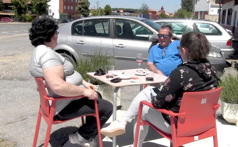 «Trabajar con dos mesas nos supone más gastos que ingresos»
