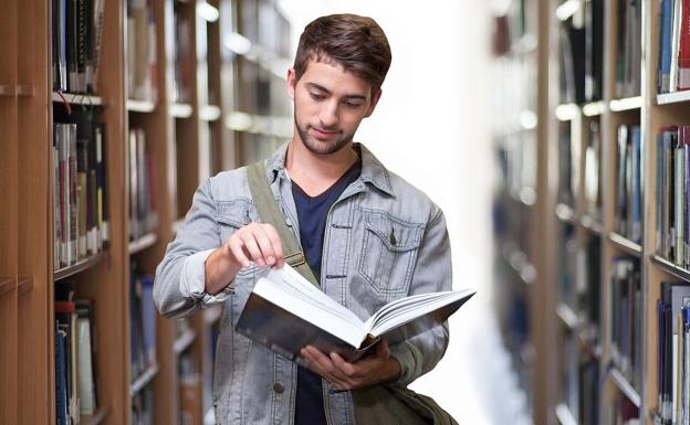 El Gobierno elimina el requisito académico para recibir becas, que se otorgarán por la renta familiar