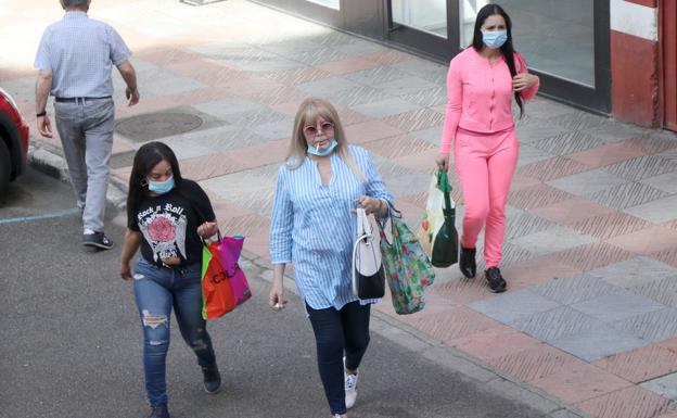 La obligatoriedad de la mascarilla supondrá un gasto al mes de 100 euros a las familias leonesas