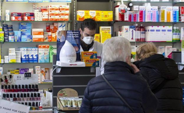 Una farmacéutica y cuatro técnicos en farmacia en cuarentena por coronavirus en León