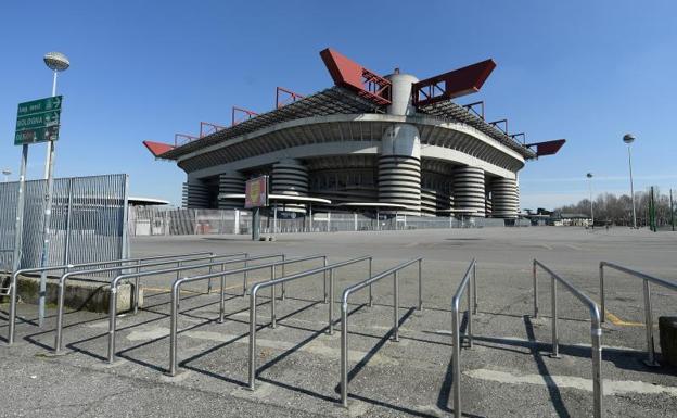 El derrumbe amenaza a San Siro