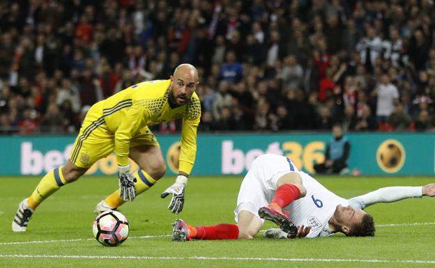 Pepe Reina responde al rapero que le llamó fascista