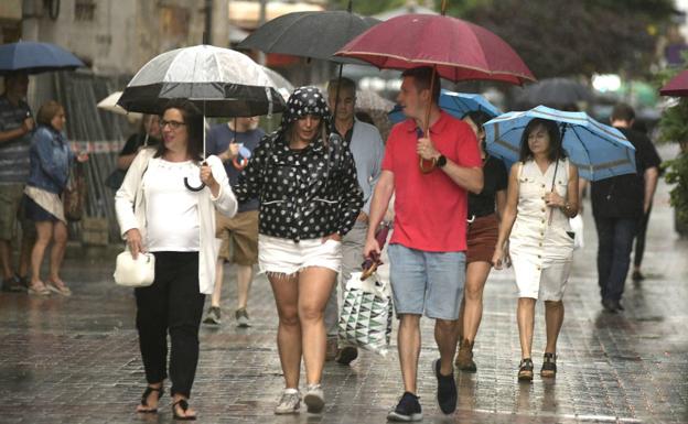 Aviso por fuertes lluvias y granizo mañana martes en las provincias de Ávila, Burgos, Salamanca, Segovia y Soria