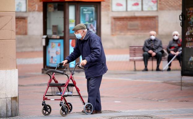 La Junta propone ampliar la franja de horarios de paseos de los mayores y liberalizar la de menores