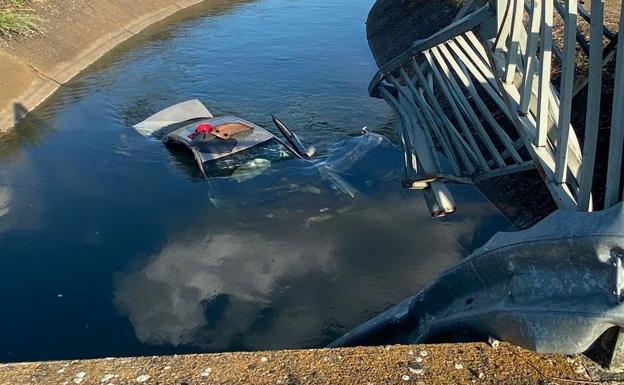 Un fallecido tras salirse de la vía y caer con su vehículo a un canal en Valencia de Don Juan