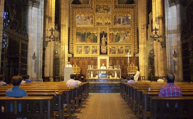 La Catedral de León celebra su primera misa y el aniversario de su consagración