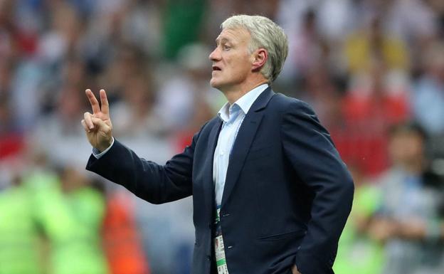 Deschamps critica la vuelta del fútbol