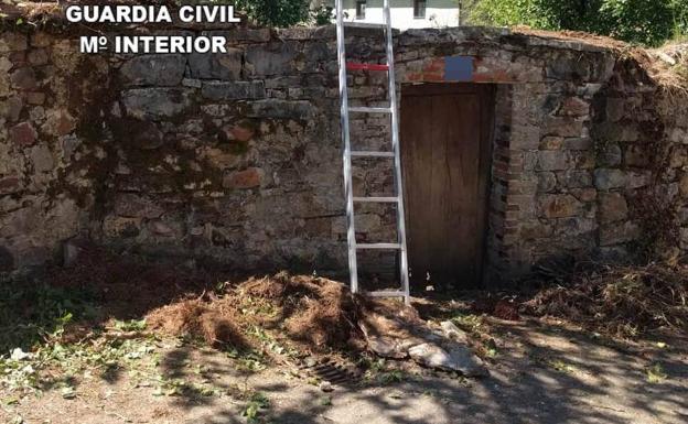 Un vecino localiza un proyectil en Cofiñal y la Guardia Civil lo destruye en una cantera de Puebla de Lillo