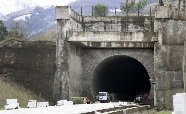 Adif adjudica obras civiles exteriores en la Variante de Pajares por diez millones y levantará tres helipuertos