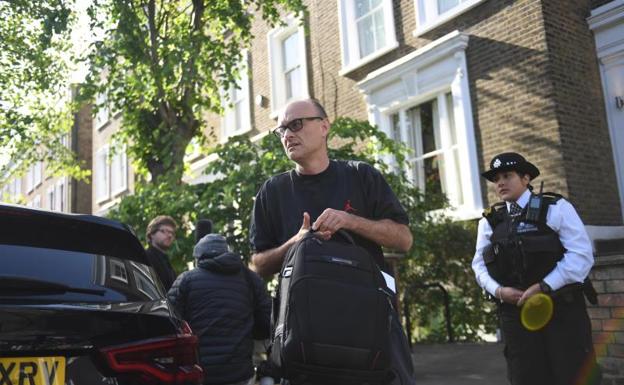 Empeño bruto de Johnson por acallar el 'caso Cummings'