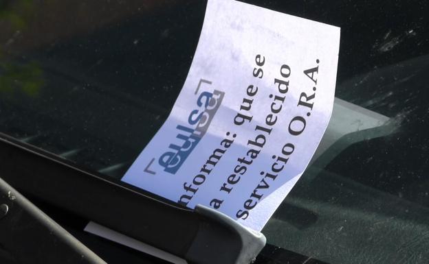 El ticket de la zona azul vuelve a los parabrisas de los coches en León desde este 1 de junio