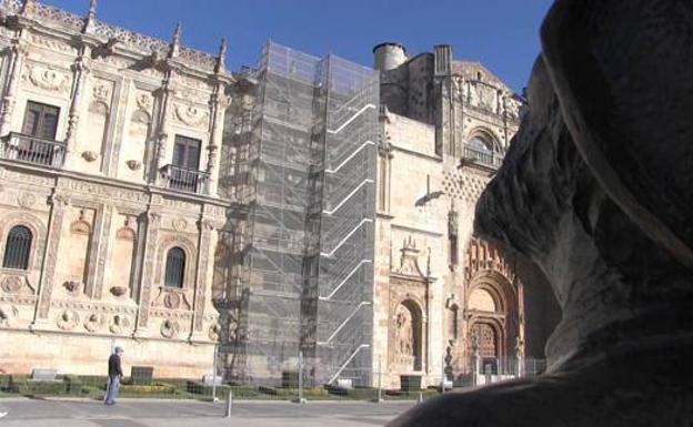 Silván denuncia el «olvido» de las obras de San Marcos y de los 85 trabajadores del Parador, cerrado desde diciembre de 2017