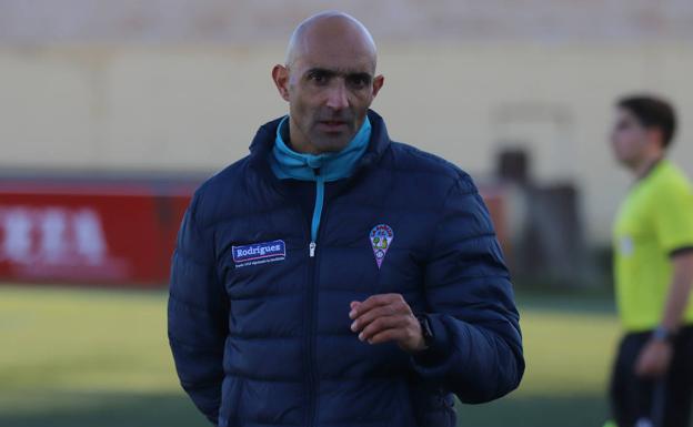 Carlos Delgado, entrenador de La Bañeza: «Seguiremos apostando por la juventud, pero con más experiencia»
