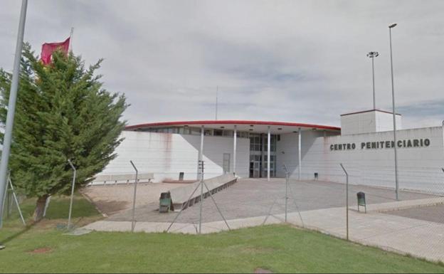 Los internos de la prisión de Villahierro empezarán esta semana a recuperar sus permisos de salida