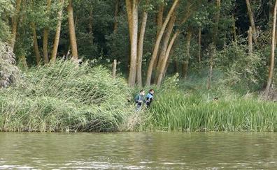 Colaboradores del Ministerio de Transición Ecológica se suman a la búsqueda del cocodrilo en el río Duero