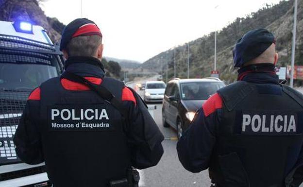 Los Mossos apartan al agente condenado pero no lo cesan