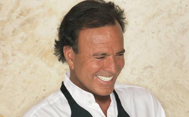 Julio Iglesias cancela su gira por España de 2020