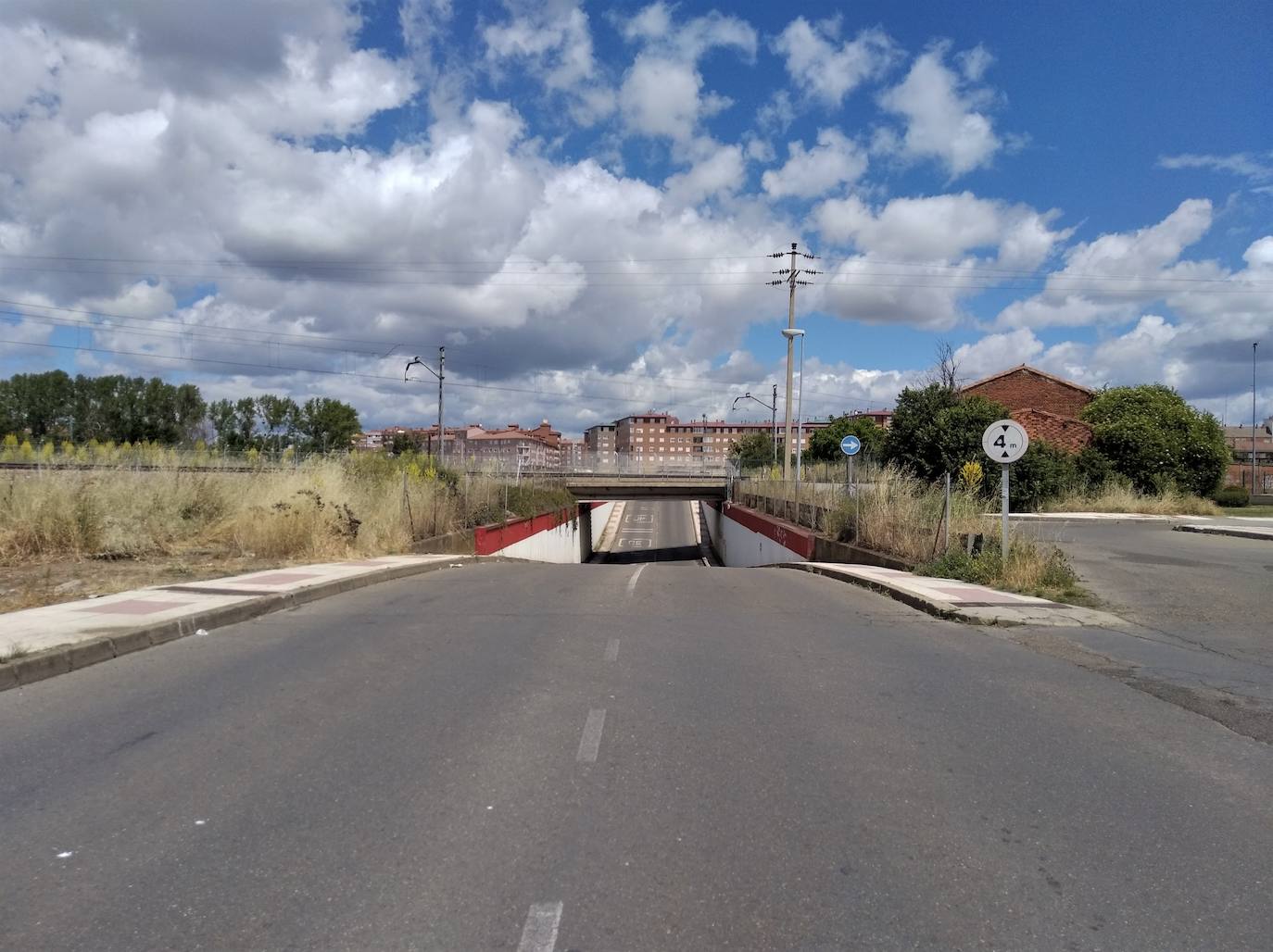 Los calle Príncipe en Trobajo del Camino estará cortada al tráfico desde el lunes entre los pasos inferiores por las obras de permeabilidad