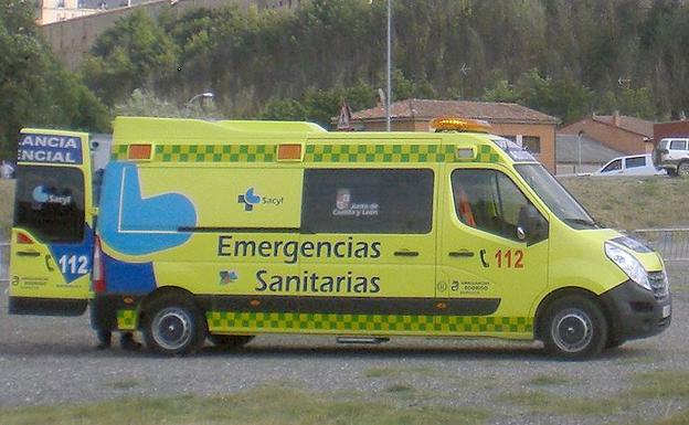 Herido un hombre tras volcar el furgón en el que viajaba y quedar atrapado en su interior en Santas Martas