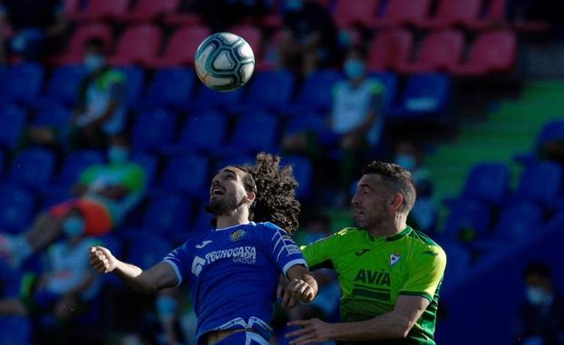 El Eibar diluye el sueño Champions del Getafe