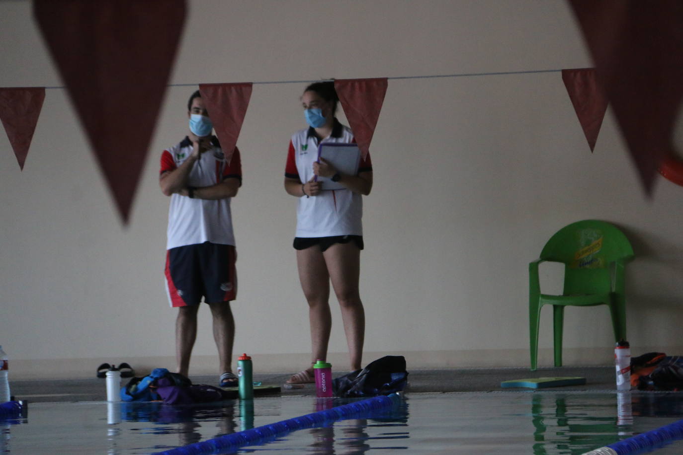 Vuelta al agua del Club Natación León