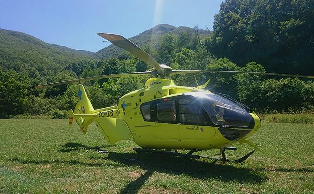 Heridos un padre y un hijo al salirse de vía una motocicleta en Los Barrios de Luna