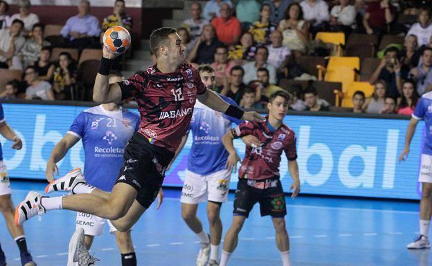 Donlin, mejor deportista militar de EEUU, buscará más protagonismo en el Ademar esta temporada