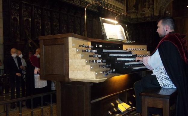 Tres nuevos Canónigos se incorporan al Cabildo de la Catedral, que recibe al nuevo organista