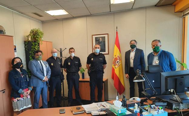 VOX León visita las instalaciones de la Policía Nacional de San Andrés