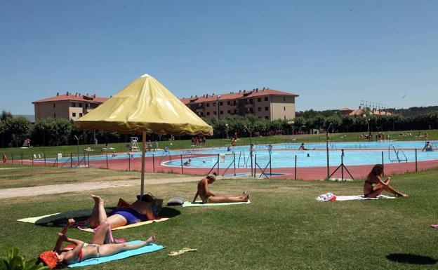 Cómo abrir una piscina pública de forma segura condensado en seis páginas