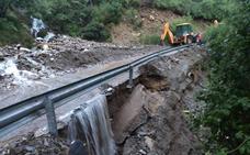 Las tormentas y las fuertes lluvias causan estragos en las carreteras de la comarca de La Cabrera