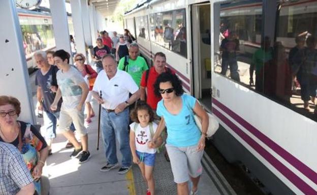 León se sube desde julio al tren playero hacia Gijón