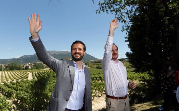 Casado pide llevarse «la mano a la cartera» ante una subida de impuestos