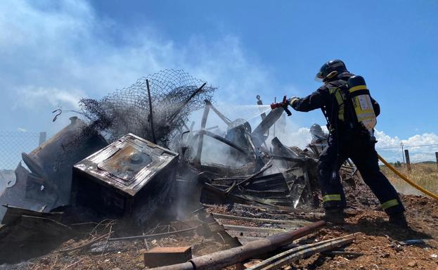 Un incendio en una nave vinícola de Ardón obliga a intervenir a efectivos de Bomberos de León