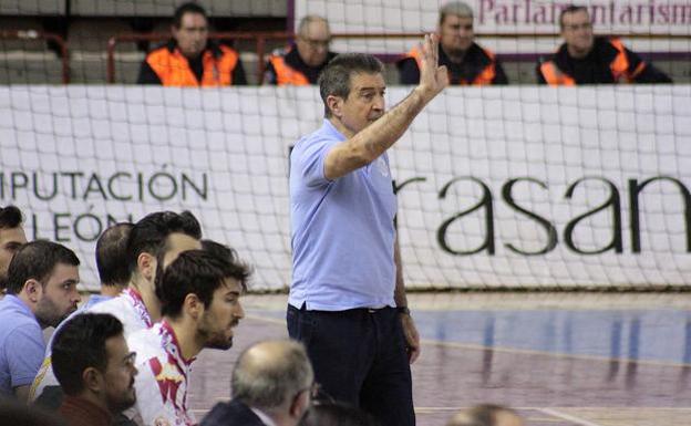 Nava y Cangas, rivales del Abanca Ademar durante la pretemporada