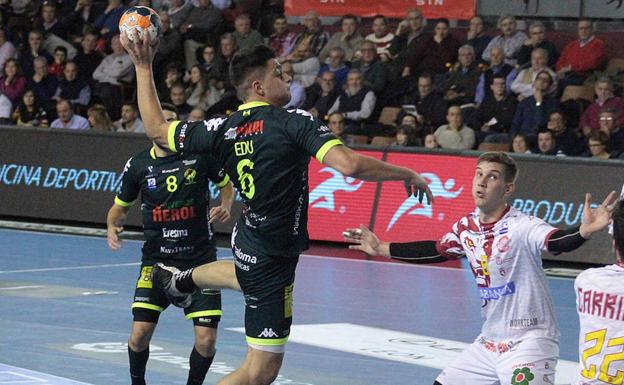 Helvetia Anaitasuna cierra su plantilla con el leonés Edu Fernández