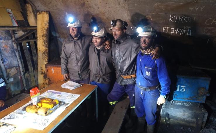El encierro minero de los 'cuatro de la Vasco', en imágenes