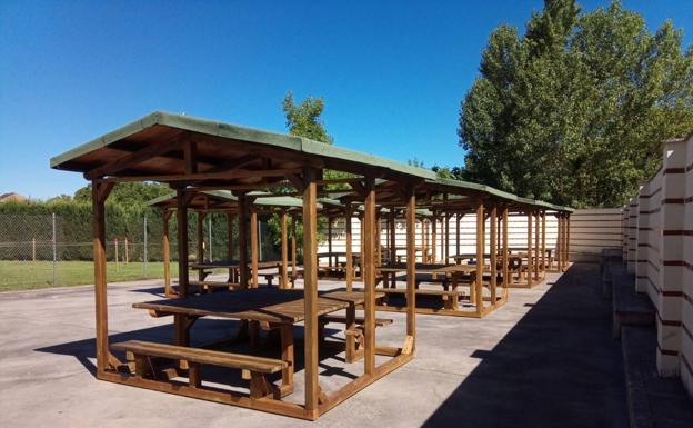 Ponferrada invierte 25.000 euros para dotar a las piscinas Municipales de Flores del Sil de un merendero
