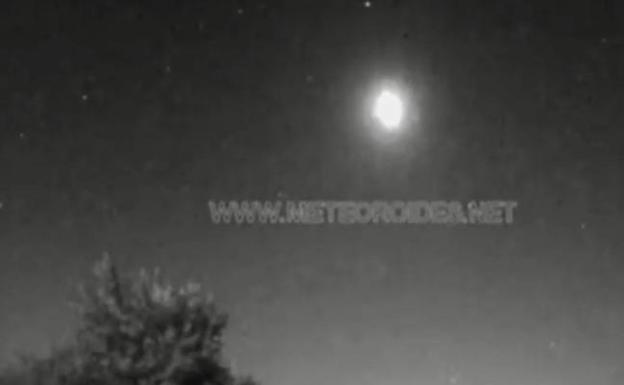 Una gran bola de fuego tan brillante como la Luna llena atraviesa la Península