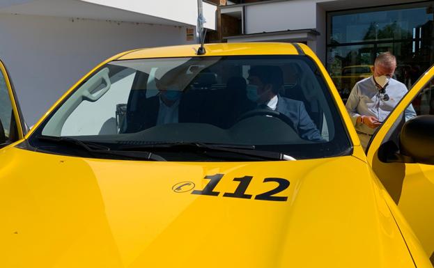 La Junta entrega un todo-terreno de intervención de Protección Civil al Ayuntamiento de Carracedelo