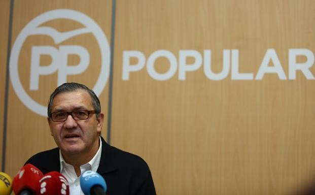 El PP de Cacabelos denuncia el rechazo del gobierno del PSOE a la propuesta sobre gratuidad de las piscinas municipales