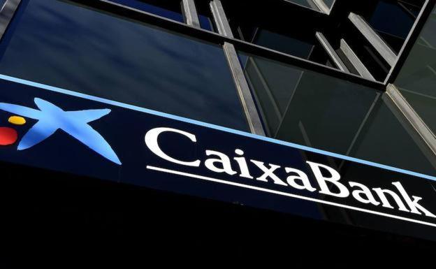 Junta y Caixabank facilitan el pago de tributos con tarjeta en las dependencias de la Administración