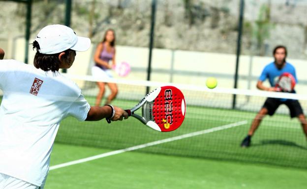 El PP pregunta a Diez por la situación laboral de los monitores de tenis, pádel y natación